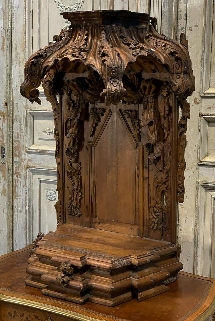 18th Century Rococo Tabernacle Surround: Highly Carved Altar Or Surround With Leaves. 44.5h X 30.5w X 19.5d. See Photos For Condition And Missing Leaves On One Side.