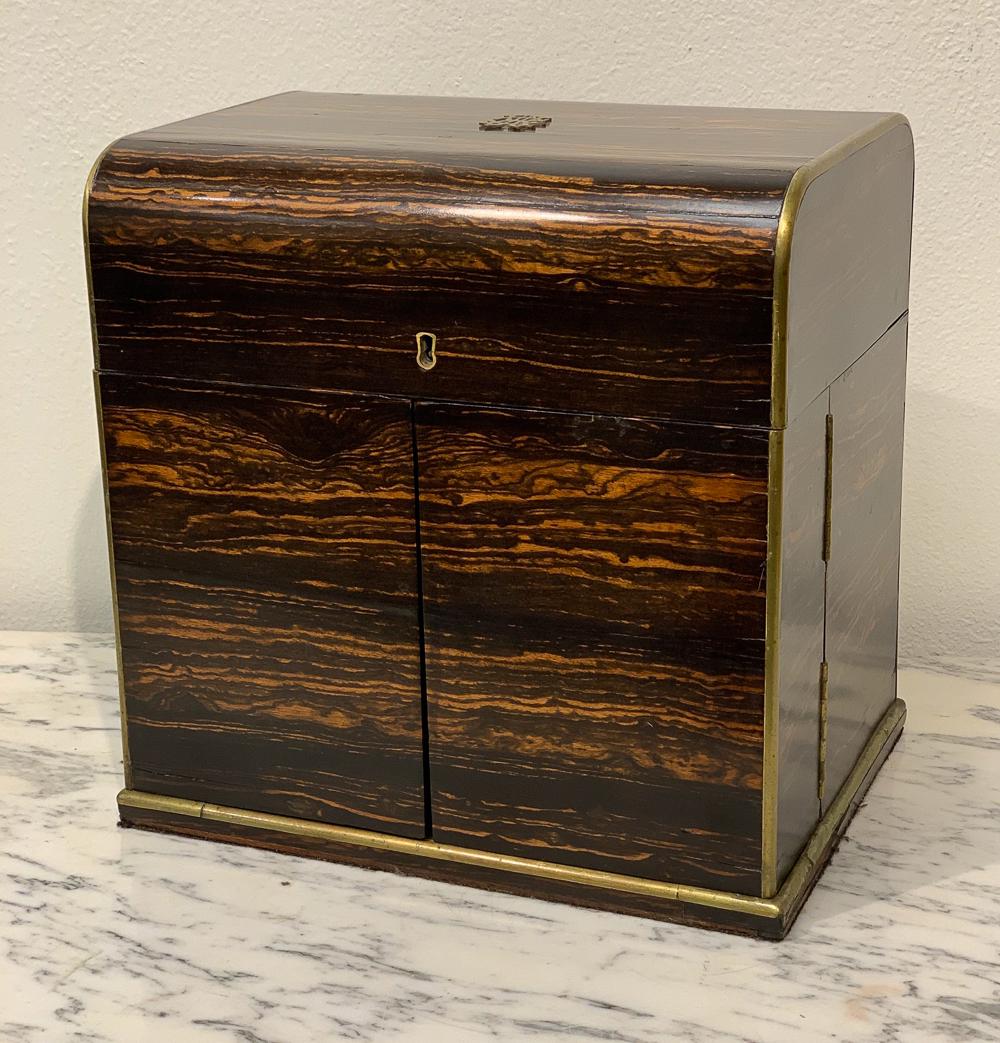 Tiffany Coromandel Liqueur Cabinet: Or Tantalus With 6 Etched Glasses And Velvet Lined Interior. 12w X 9d X 12.5h. See Photos For Marks On Plaque.