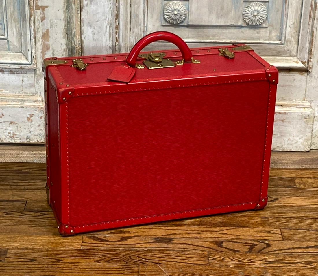 Louis Vuitton Red Epi Leather Case: Rare Opportunity To Own LV Epi Leather Luggage In Red. Condition Is Very Good, Infrequent Use And Cared For. Hardware Will Polish Up Nicely. See Photos For Some Marks And Scuffs, Mostly At Corners. Go