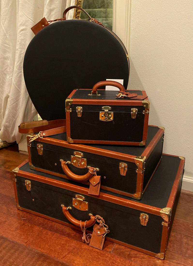 5 Pieces Of Bottega Veneta Luggage: All Used, Pre-owned, Vintage Condition With Lots Of Life Left. Inspect Photos For Marks, Scuffs, Scratches, And Some Gouges To All Pieces. Makeup Case Lock Has Been Removed Entirely. Hat Case Is The O