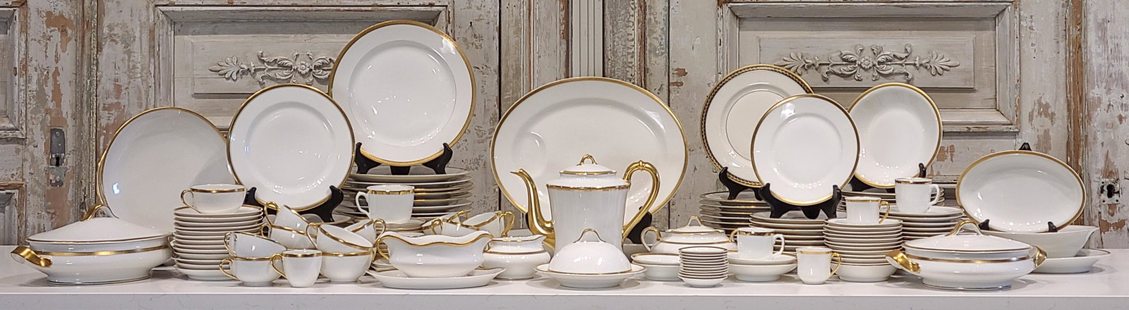 138 Piece Collection Of Haviland Limoges: Coffee And Tea Service, Gravy Boat And Entree Services, Assorted Platters, Soup, Salad, Dessert, And Bread Dishes. Approximately 138 Pieces. Approximately 5 Chips, Very Slight Loss To Gilding On A Few