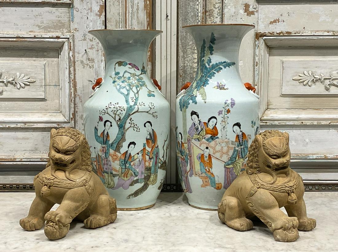 Near Pair Of Chinese Vases And Foo Lions (1 of 10)