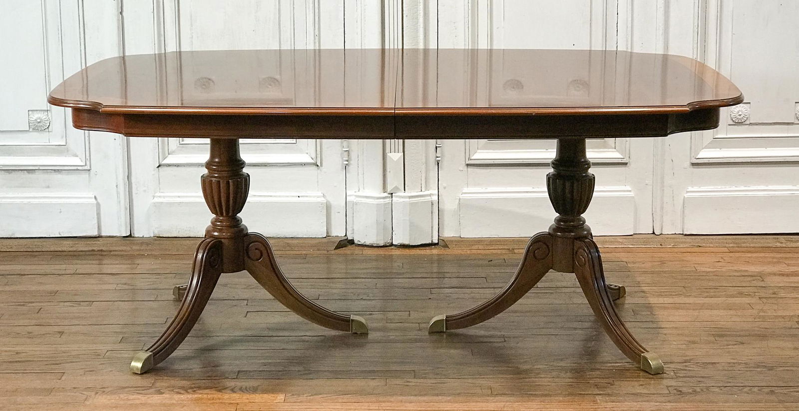 Sheraton Style Mahogany Dining Table (1 of 12)