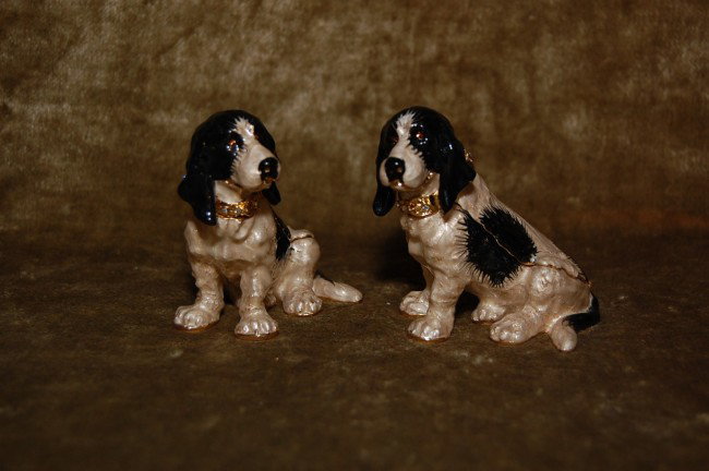 Pair of Glazed Porcelain Dog Pill Boxes 2.75h 20th: Pair of Glazed Porcelain Dog Pill Boxes 2.75h 20th c.