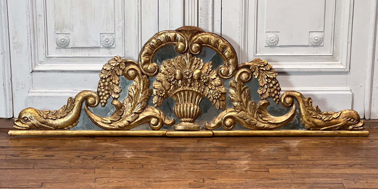 Italian Carved And Giltwood Applique Crest (1 of 12)