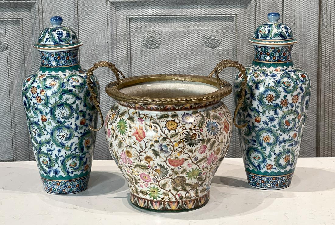 Three Chintz Style Porcelain Vases (1 of 16)