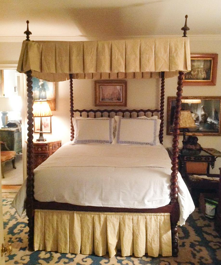 Portuguese Hardwood Tester Bed (1 of 9)