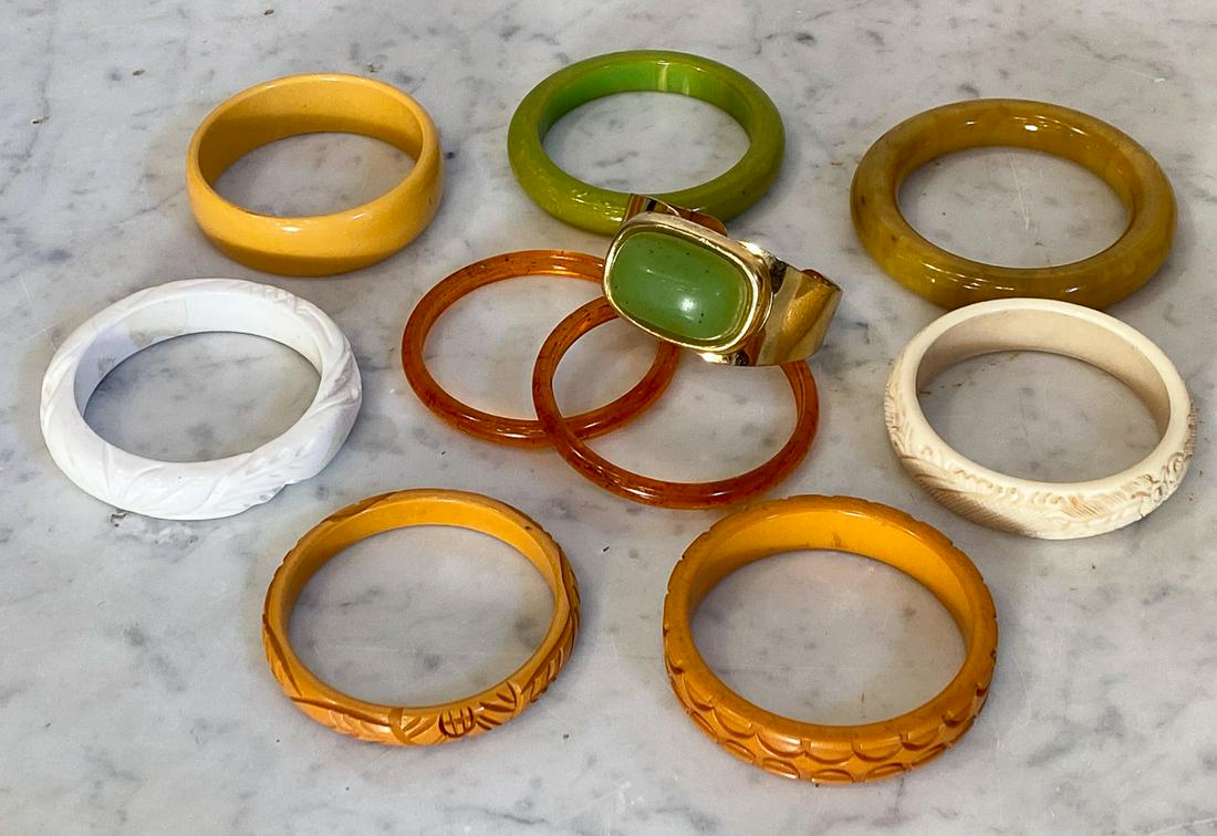 Group Of Bakelite Jewelry (1 of 3)
