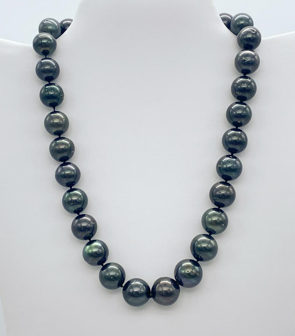 GIA Tahitian Pearl Necklace: Approximately 31 13.04mm-15mm South Sea Pearls And 14k Clasp. Please Scroll Through All Photos For Additional Information And To View Appraisal. Wire Transfer Or In-Person Cashier's Check Required For