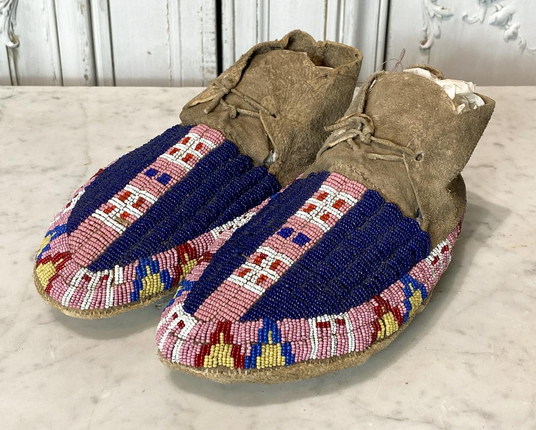 Sioux Beaded Hide Moccasin Pair (1 of 12)