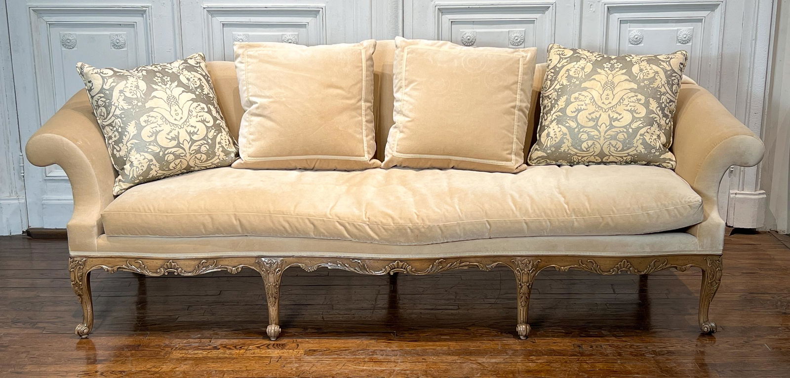 Large Camelback Sofa, Schumacher Upholstery (1 of 12)