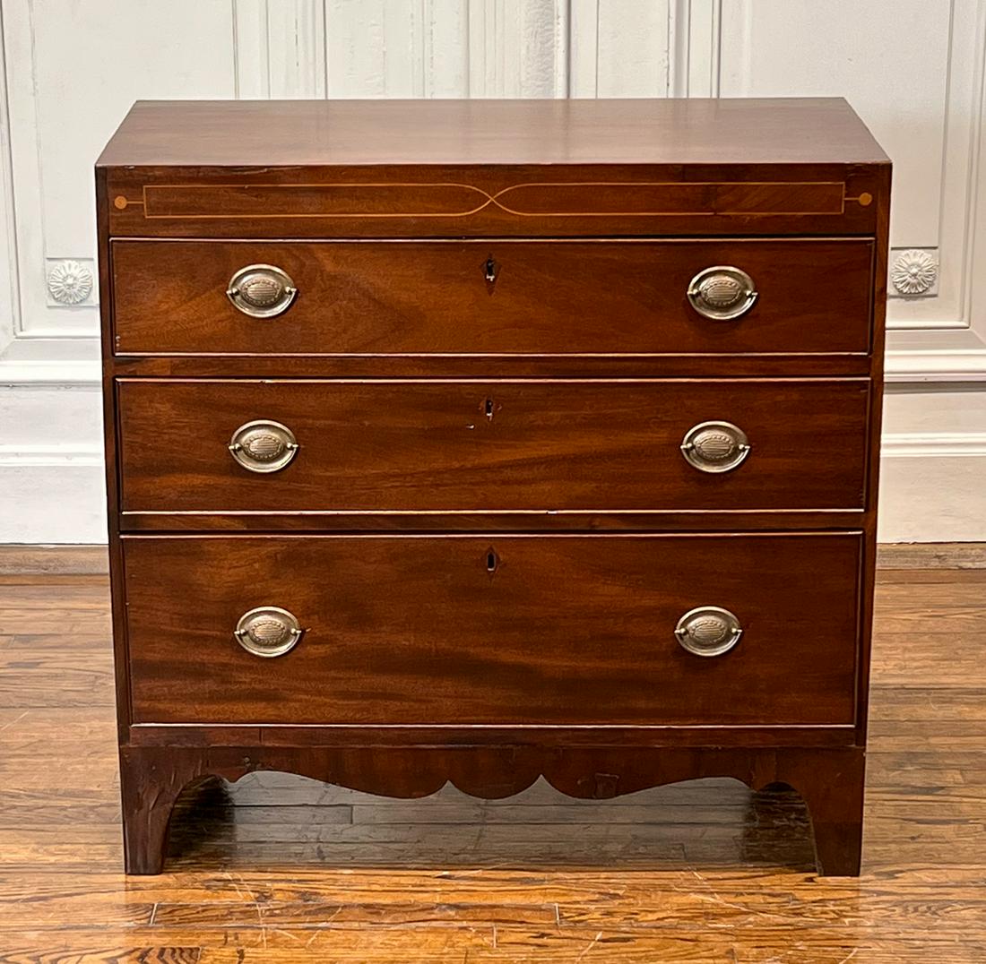 Small American Classical Mahogany Chest (1 of 10)