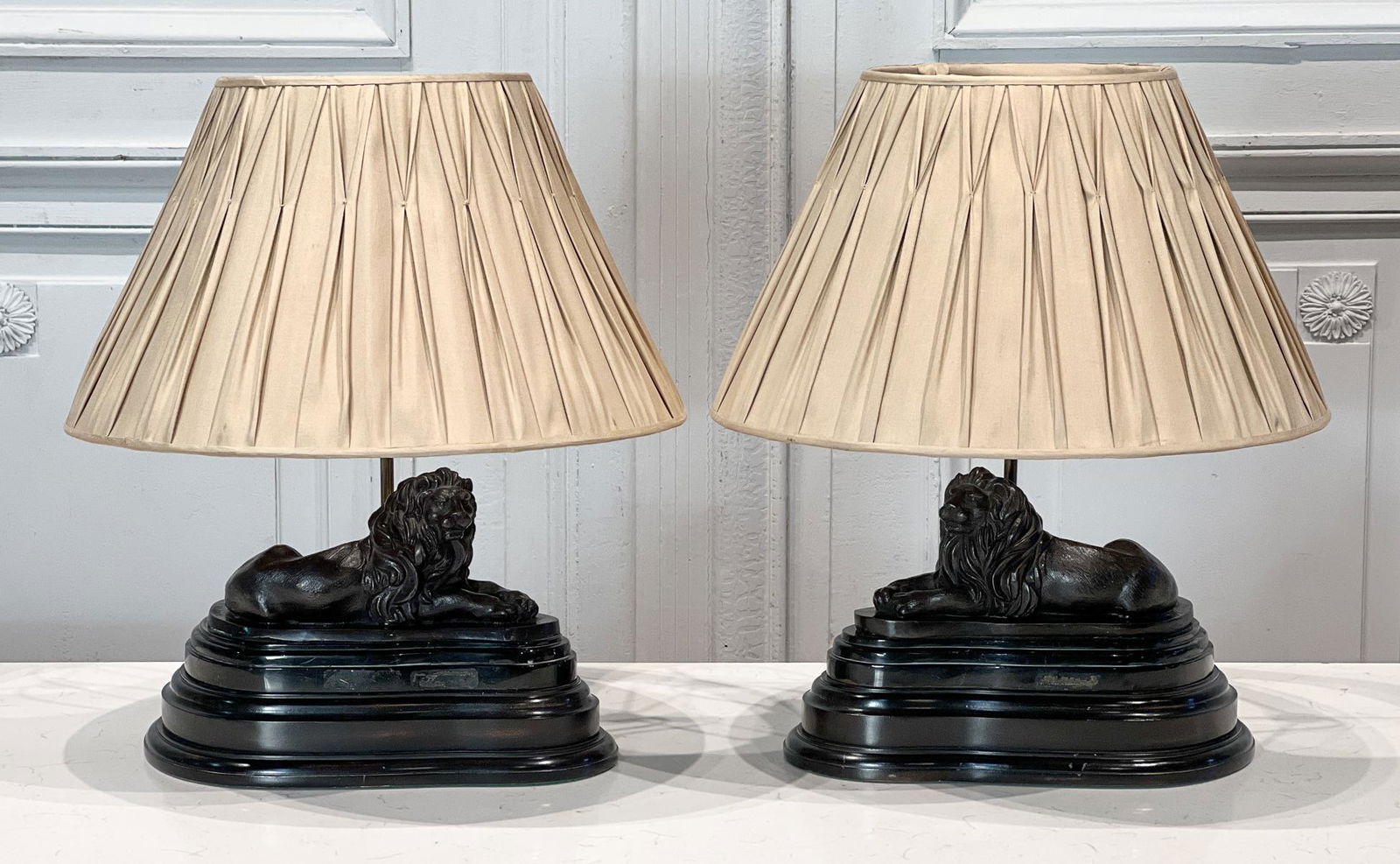 Pair Bronze Lions Table Lamps (1 of 8)