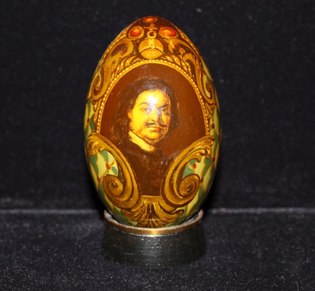 Enamel Painted Egg w/ Portrait: 4"H on base