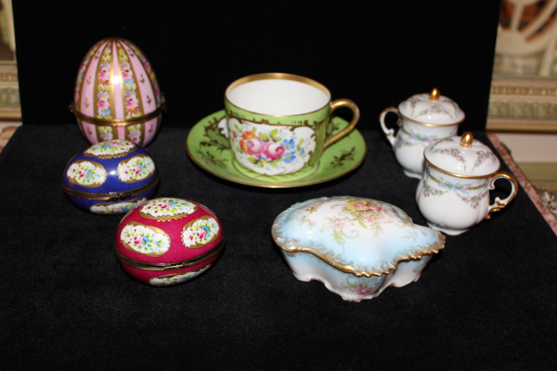 Group of 7 misc. pieces of French Limoges: including pill boxes, powder boxes and eggs