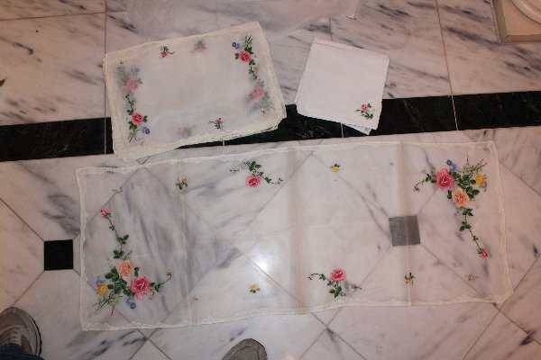 40" x 15" Table Runner w/ 8 Mats and 8 Napkins: 40" x 15" Table Runner w/ 8 Mats and 8 Napkins