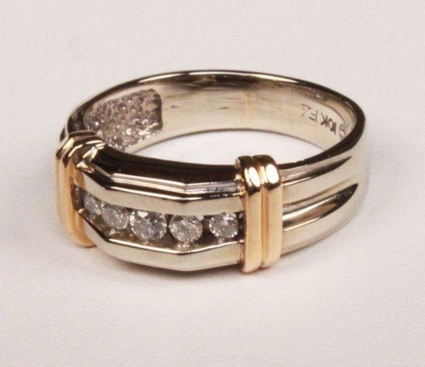 10k White & Yellow Gold Ring w/ 5 Diamonds: Approx. 1/3 CTW