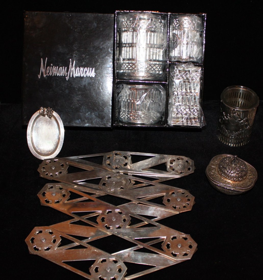 5 pc. Misc silverplate napkin rings: and assorted items