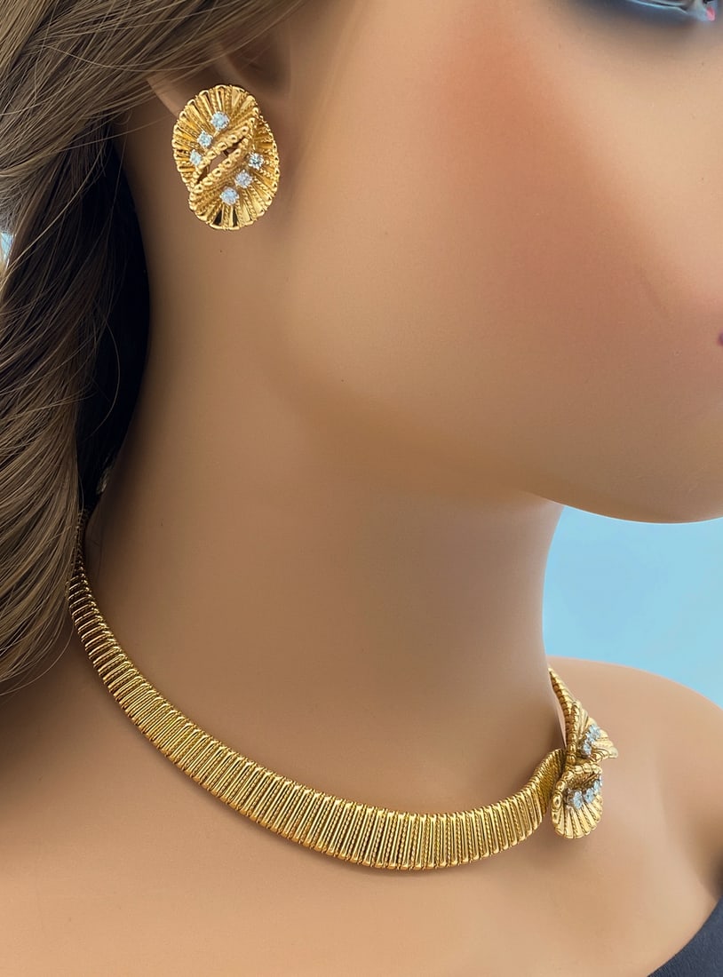 Retro Diamond And 18k Gold Necklace And Earrings (1 of 4)