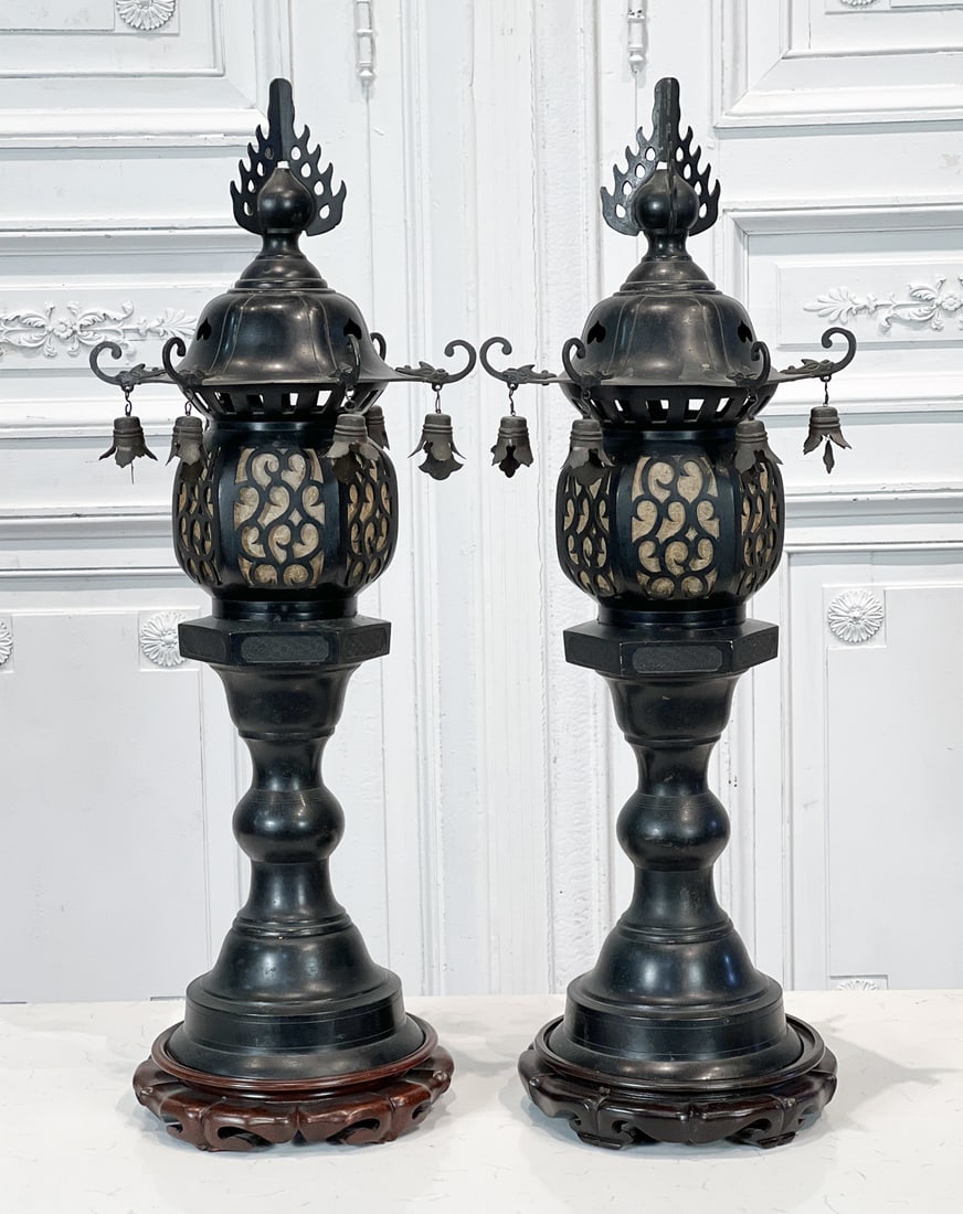 Pair Meiji Bronze Lanterns (1 of 9)