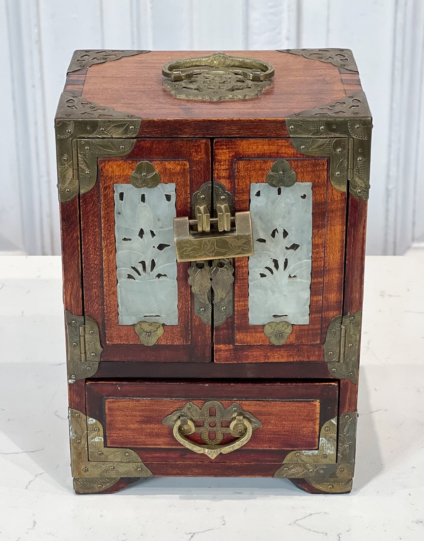 Qing Jade And Hong Ma Jewelry Box (1 of 9)