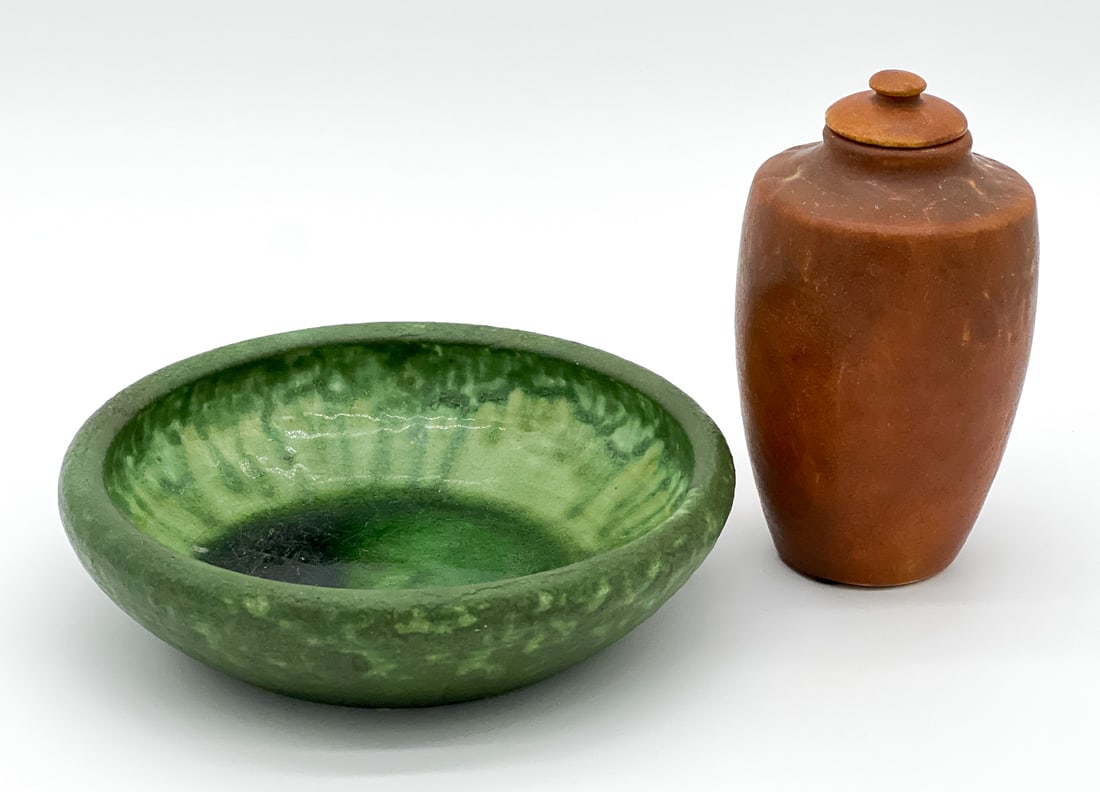Two Grueby Art Pottery Vessels (1 of 8)