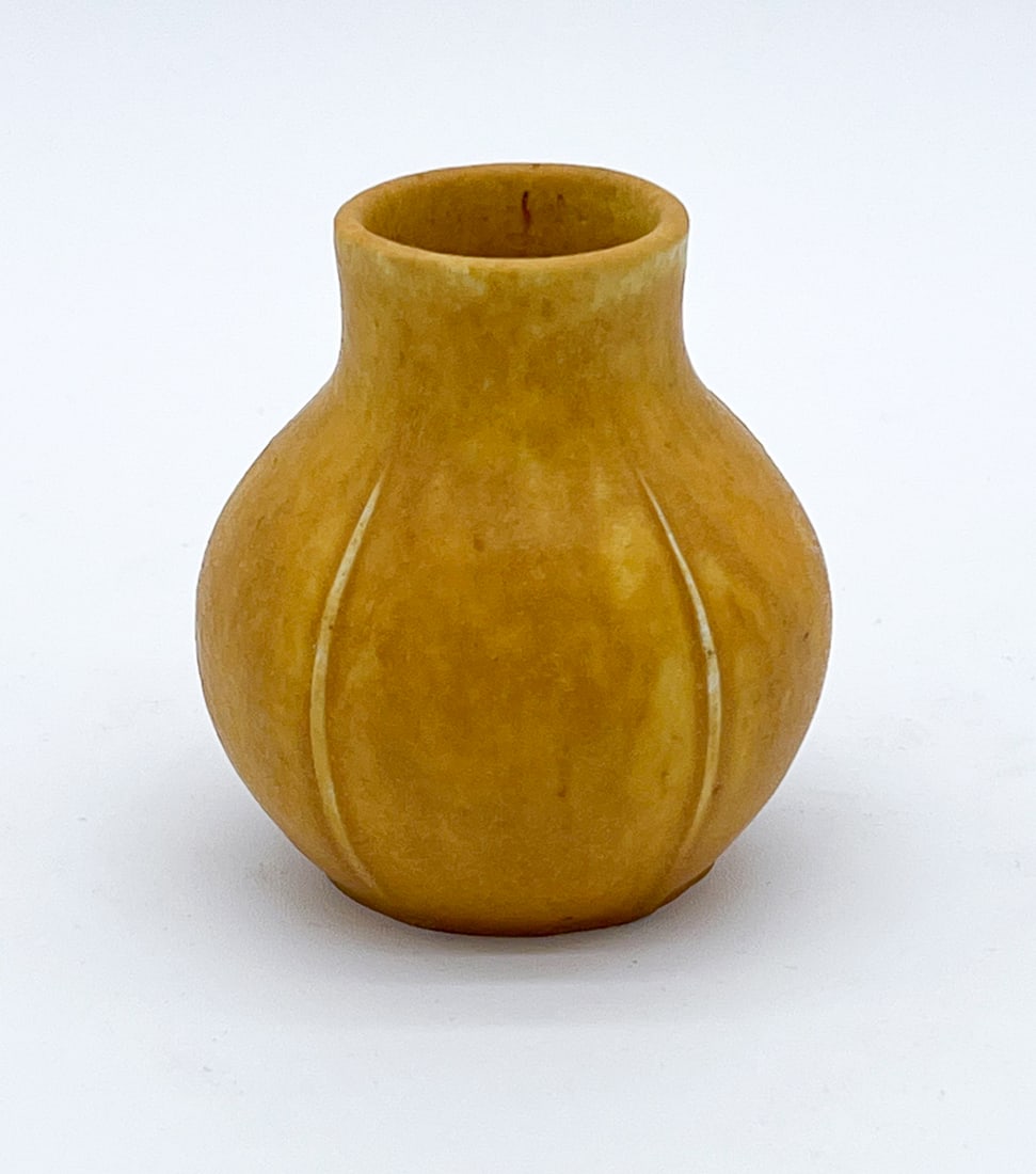 Small Grueby Art Pottery Vase (1 of 7)