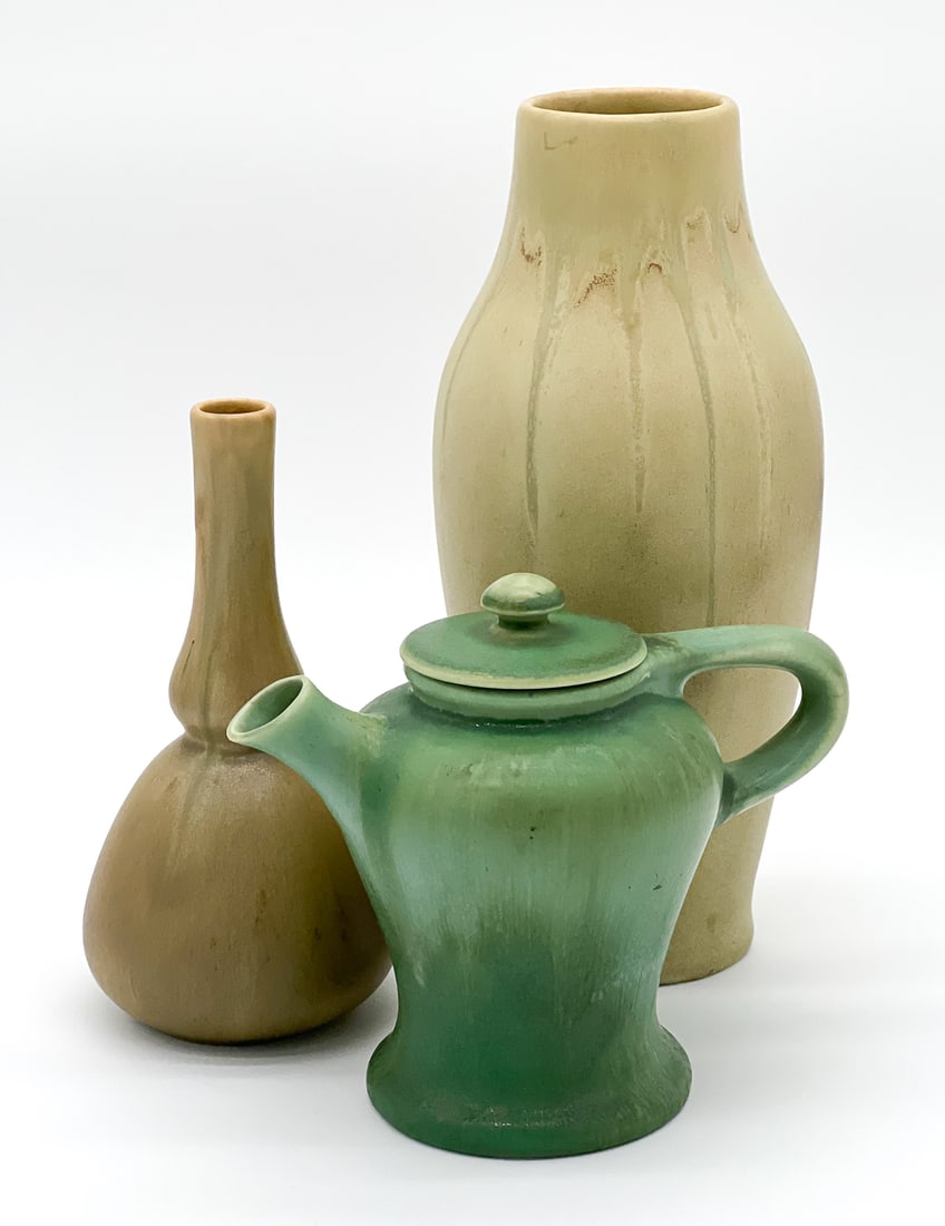Three Clifton Art Pottery Vessels (1 of 11)