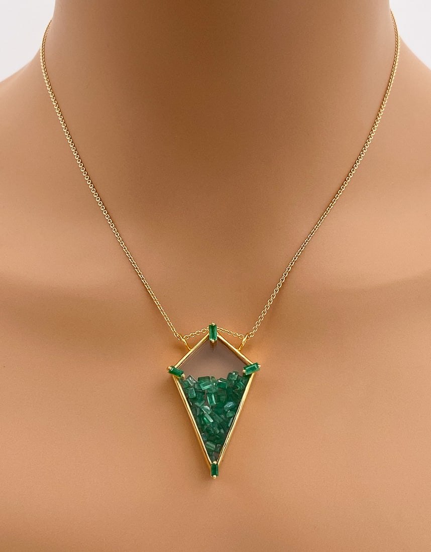 Emerald And 18k Yellow Gold Pendant Necklace (1 of 5)