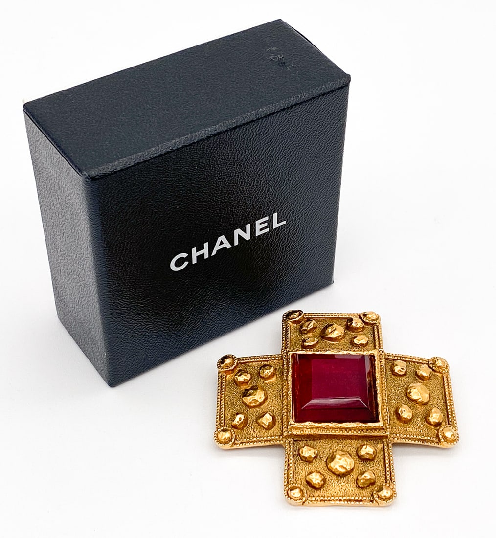 Chanel Gripoix Cross Brooch (1 of 3)