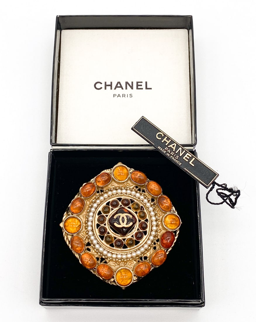 Chanel Gripoix And Pearl Brooch (1 of 6)