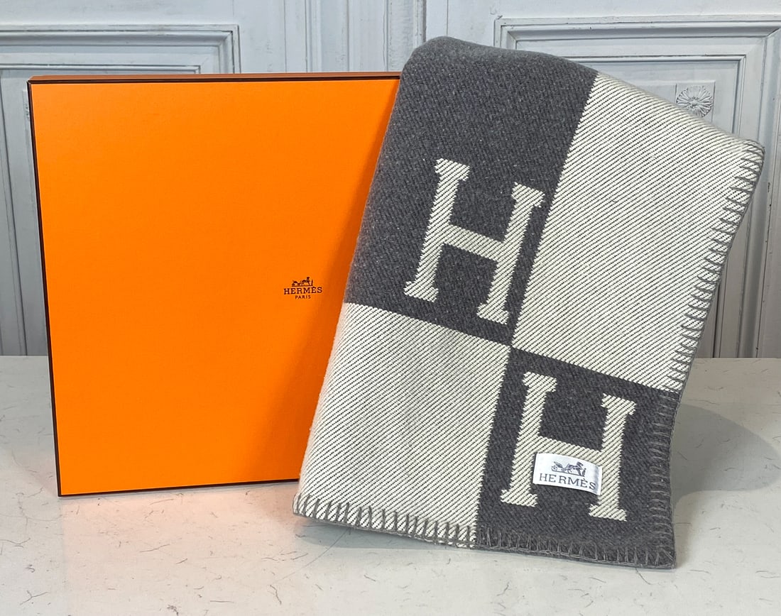Hermes Avalon III Blanket (1 of 7)
