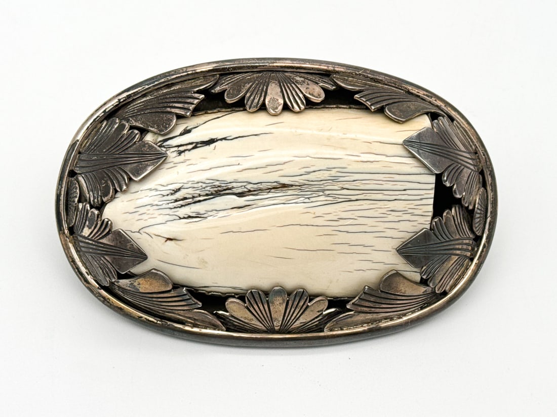 Steve Yellowhorse Navajo Silver Belt Buckle: Steve Yellowhorse Navajo Silver Belt Buckle, American, 20th Century, Marked Sterling With S Y Horse Mark, Palmette Frame With Mammoth Tusk Fossil Inset, 4 X 6 X 1.5 Inches. See Photos For Additional C