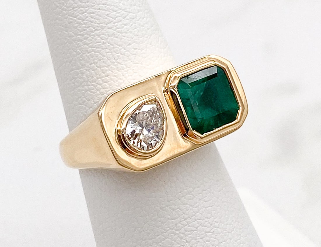Men's Emerald Diamond & 18k Yellow Gold Ring (1 of 4)