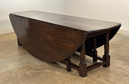 Large Georgian Walnut Gate Leg Dining Table