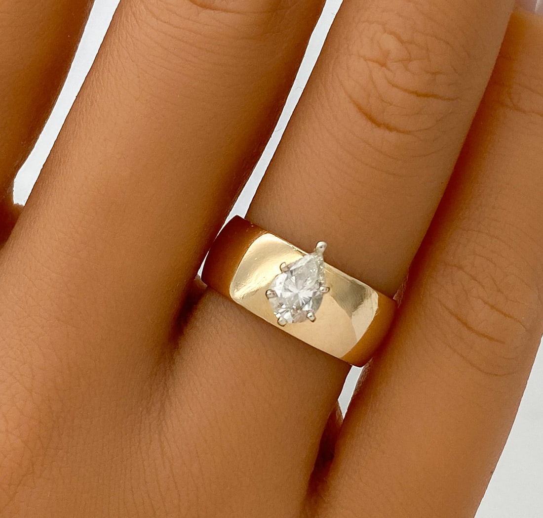 Pear Shaped Diamond And 14k Yellow Gold Ring (1 of 3)