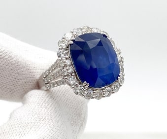 22.16ct Unheated Sapphire & Diamond Platinum Ring