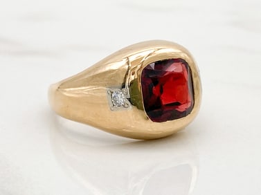Cartier Gent's Garnet And Diamond 14k Yellow Gold Ring