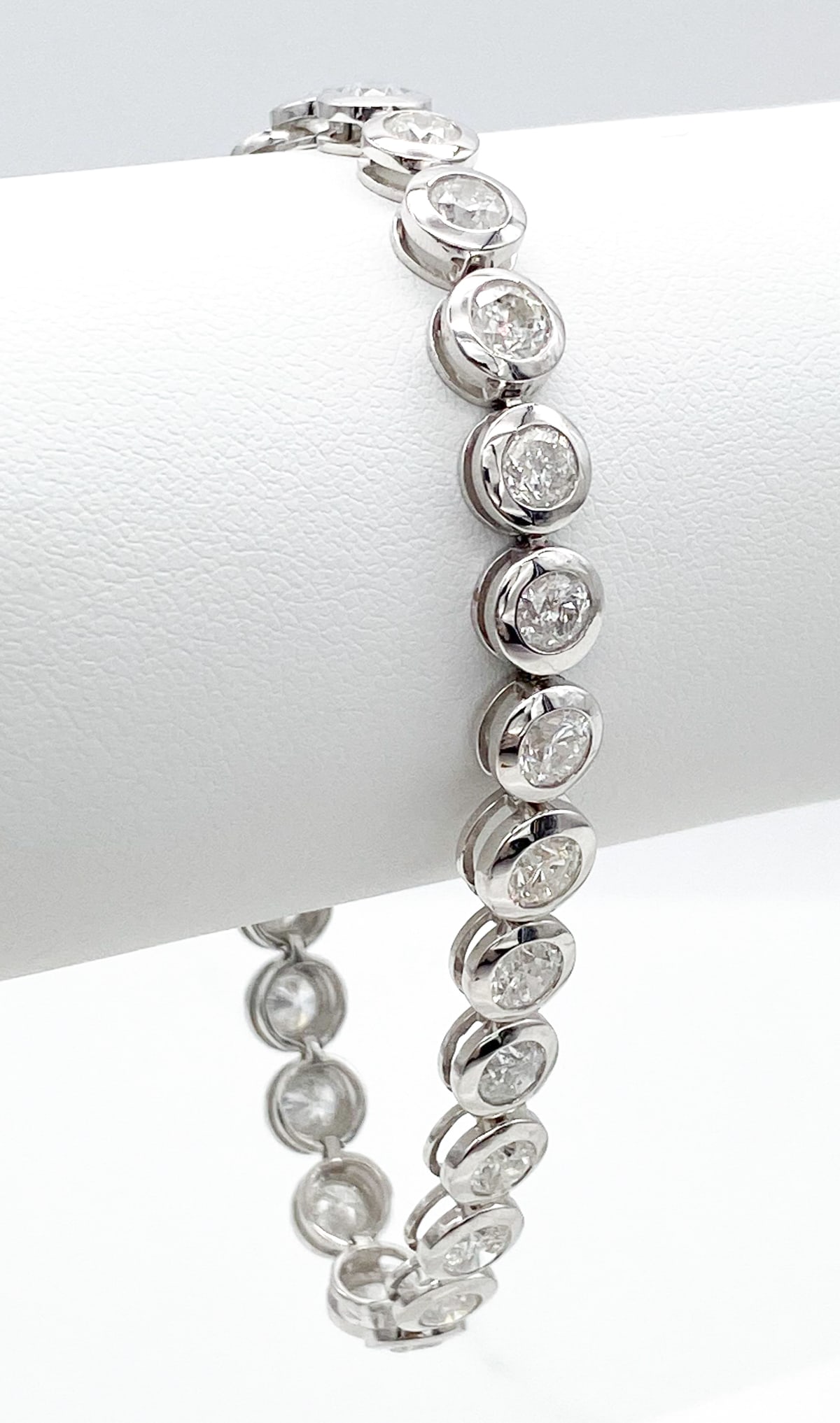 Natural Diamond & 14k White Gold Tennis Bracelet: Natural Diamond & 14k White Gold Tennis Bracelet, 9.16ctw Natural Diamonds Of H-I Color And I1-I2 Clarity Set In 14k White Gold Comprise This 7 Inch Length Tennis Bracelet Weighing 14.8 Grams. Wire Tr