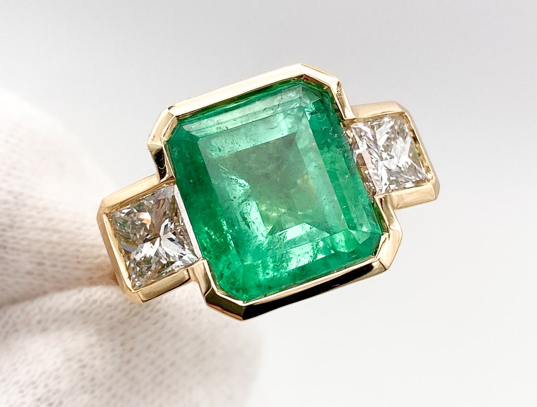 GIA 7.34ctw Colombian Emerald & Natural Diamond Ring: GIA 7.34ctw Colombian Emerald Flanked By 1.90ctw F-E, Si1 Natural Diamonds Set In 18k Yellow Gold, Size 6.75, Total Weight 8.0 Grams, Appraisal Shows Replacement Value Of $98,000. Wire Transfer Or Zel