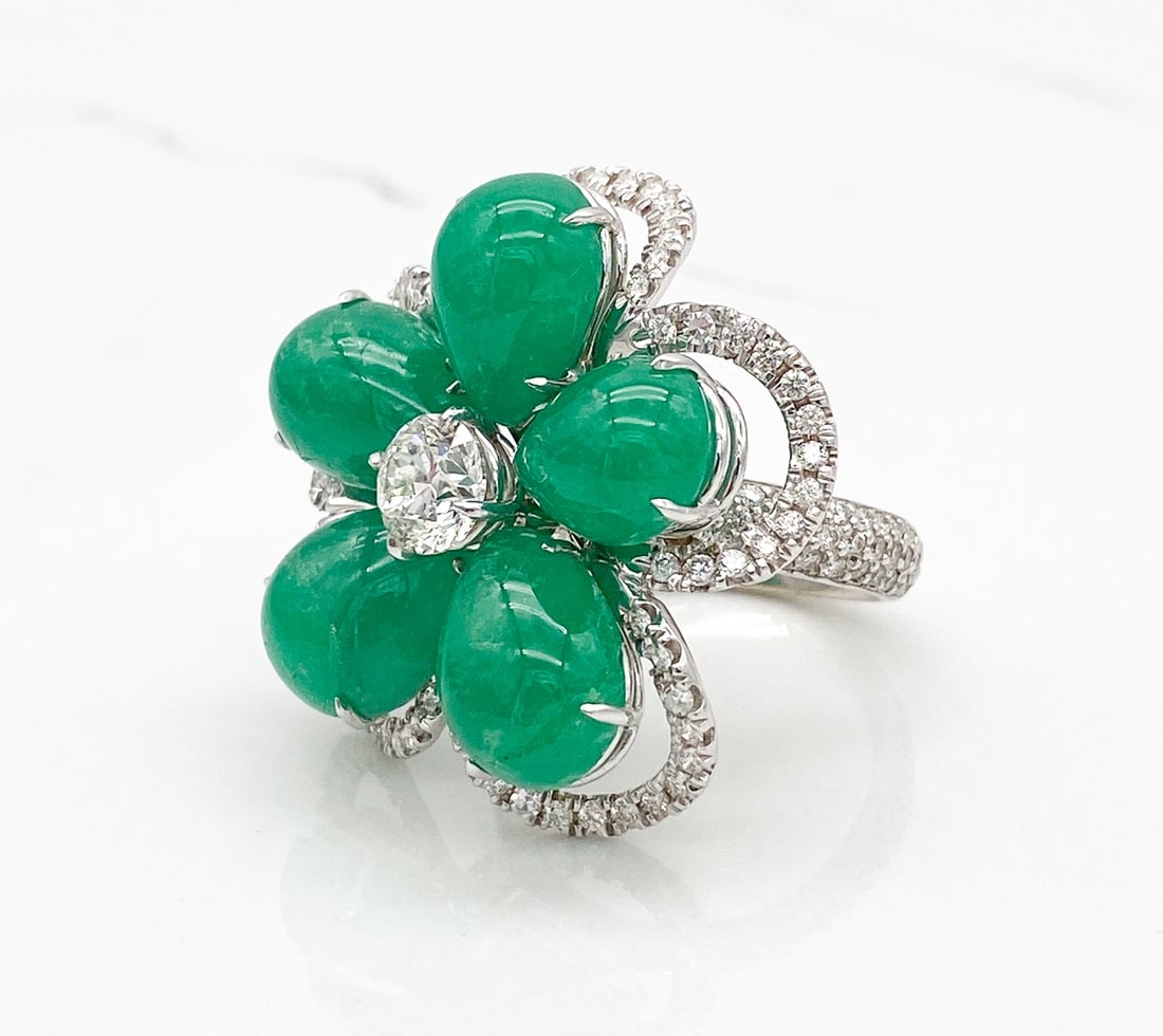 Nina Runsdorf Emerald & Diamond 18k Ring: Nina Runsdorf Emerald & Diamond 18k Ring, 18.7ctw Emerald Cabochons And Natural Diamonds Set In 18k White Gold, The Center Diamond Approximately 0.61ctw K-M, And Approximately 1.6ctw J-L, SI Accent Di