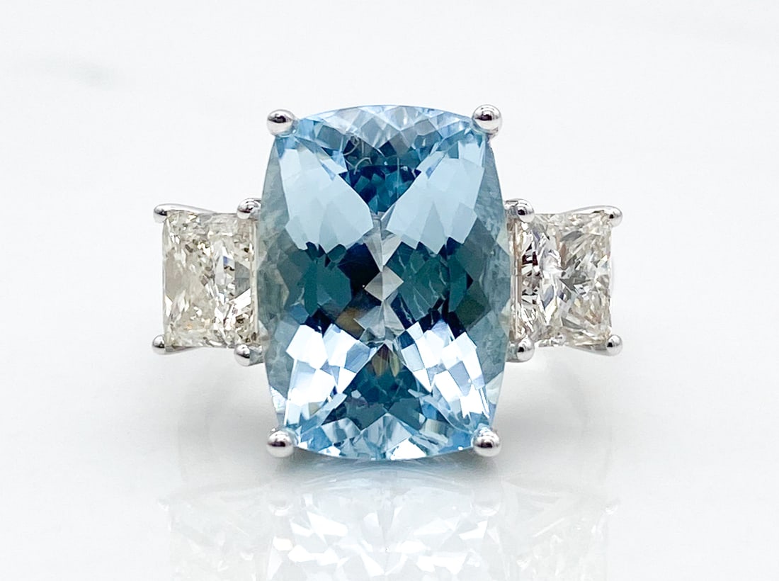 GIA Aquamarine & Natural Diamond Ring18k White Gold (1 of 3)