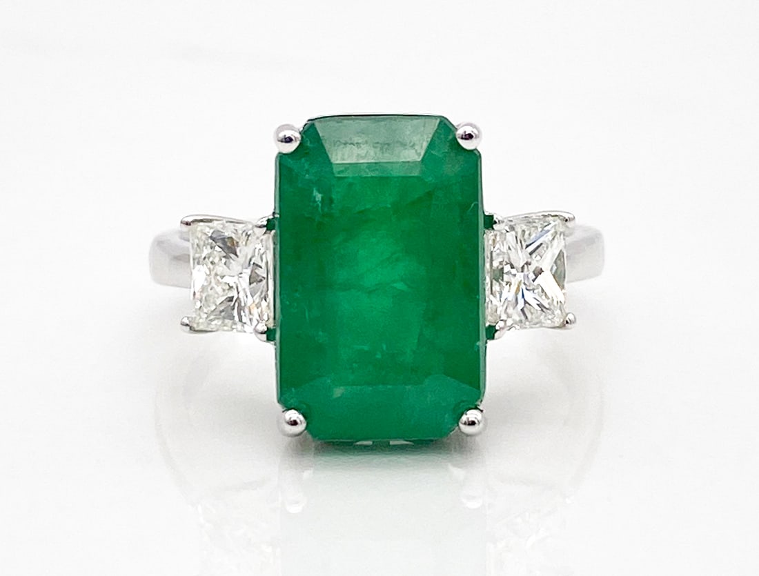 GIA Gem Quality Emerald & Natural Diamond Ring: GIA Gem Quality Emerald & Natural Diamond Ring, 5.20ctw Emerald Surrounded By 2 Natural Diamonds Weighing 1.02ctw, G Color, Vs2 Clarity, Size 6.75, Total Weight 5.1 Grams. Wire Transfer Or Zelle