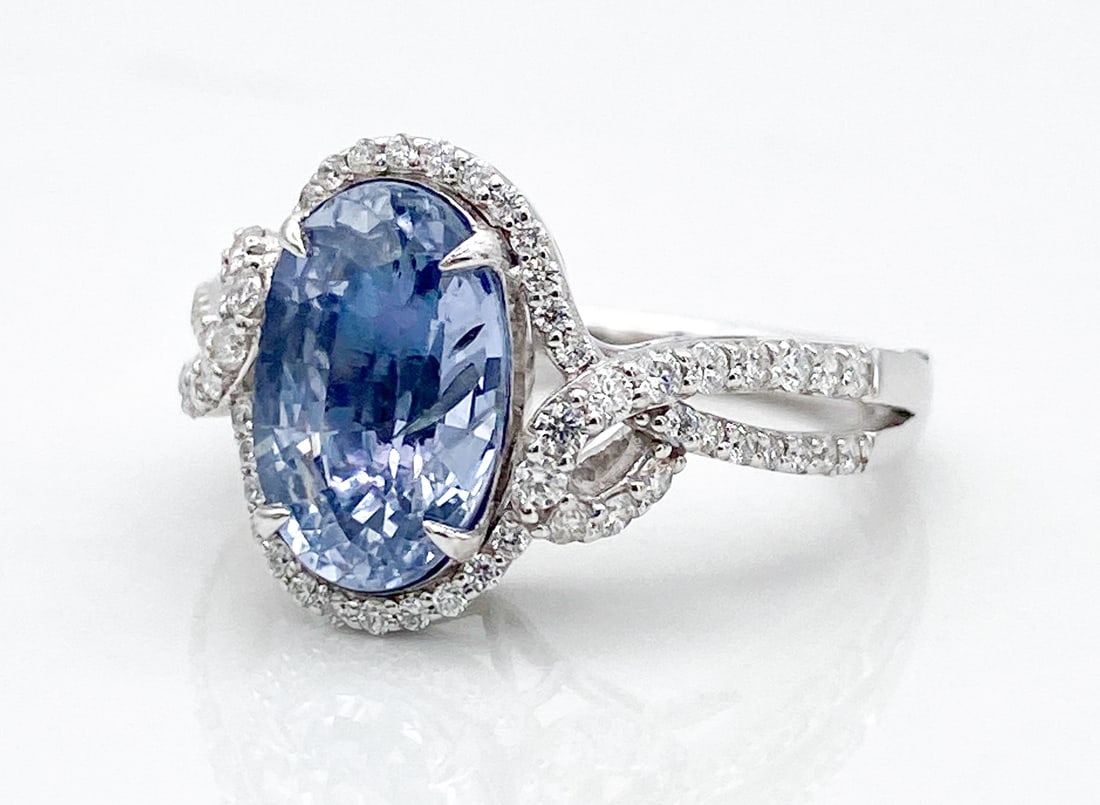GIA Rare Unheated Sapphire & Natural Diamond Ring: GIA Rare Unheated Sapphire & Natural Diamond Ring, The 3.31ctw Sapphire With No Indications Of Heating, Surrounded By 0.40ctw F-g, Vs1-vs2 Diamonds In Platinum Setting, Size 6.75, Total Weight 6.7 Gra