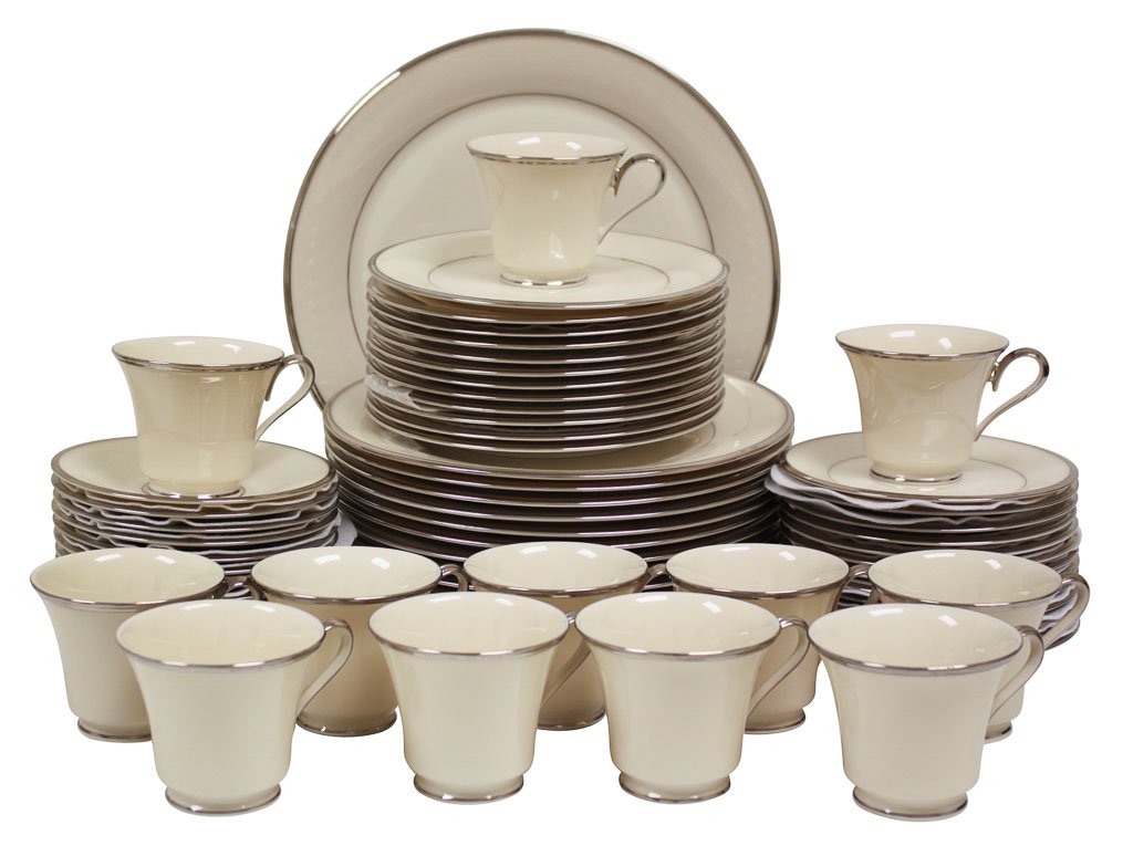 Lenox Dinner Service: No Reserve. 12 Coffee Cups And Saucers, 12 Desert, 12 Salad, 14 Dinner Plates