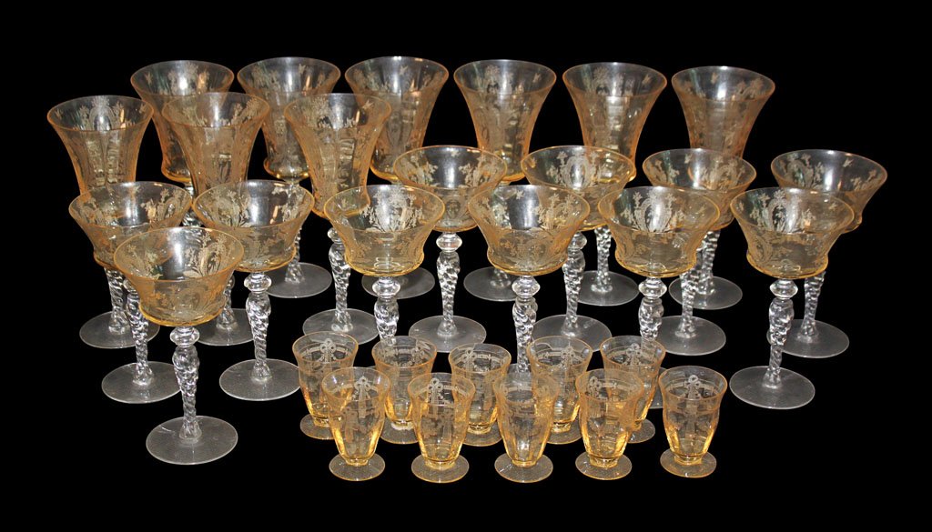 Set Of Gold Etched Rose Point Stemware: No Reserve. 10 Liquors, 9 Large Wine Glasses, 11 Small Wine Glasses.
