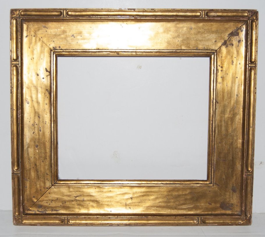 American arts an crafts Newcomb Macklin frame: American 20th C. hand carved and gilded arts and crafts frame Canvas that frame will accommodate: 10 x 12 Frame width: 3.5