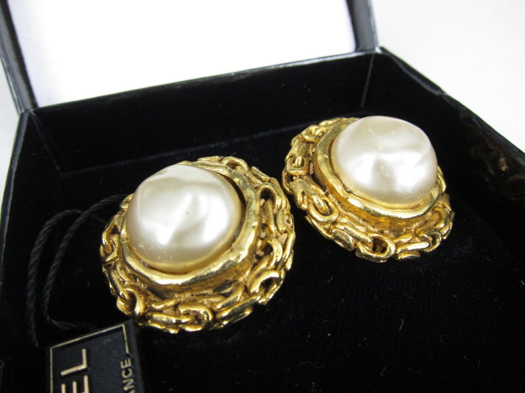 PAIR CHANNEL EARRINGS: Gilt metal with moby pearls,.