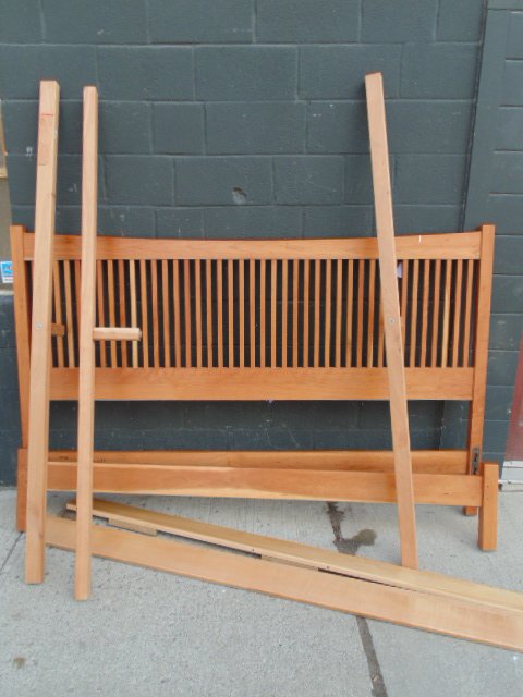 King size Stickley Audi spindle cherry bed (1 of 7)