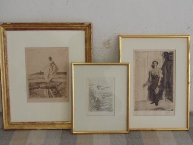 3 etchings, nudes, Anders Zorn: Lot 3 etchings, 2 nudes & housekeeper, signed Anders Zorn, small nude is 6" by 4.25", large nude is 9.5" by 7.5", housekeeper is 11.5" by 7.75" (glass missing in last one), pencil signed.